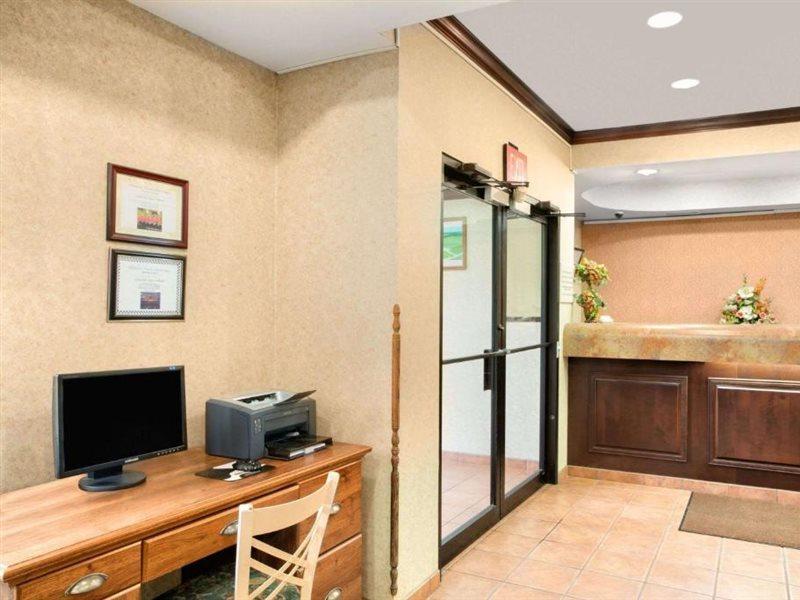 Super 8 By Wyndham Grayville מראה חיצוני תמונה