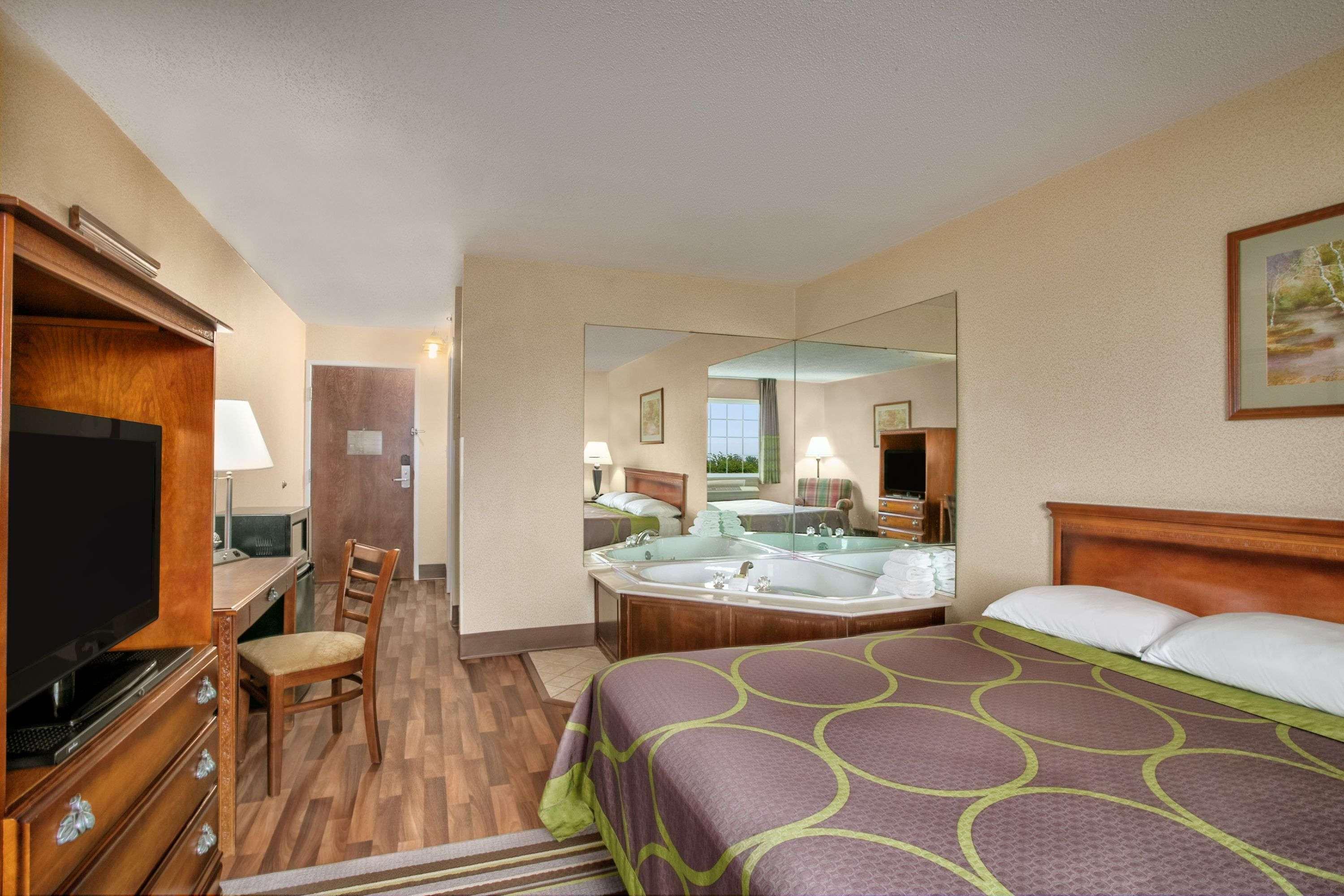 Super 8 By Wyndham Grayville מראה חיצוני תמונה