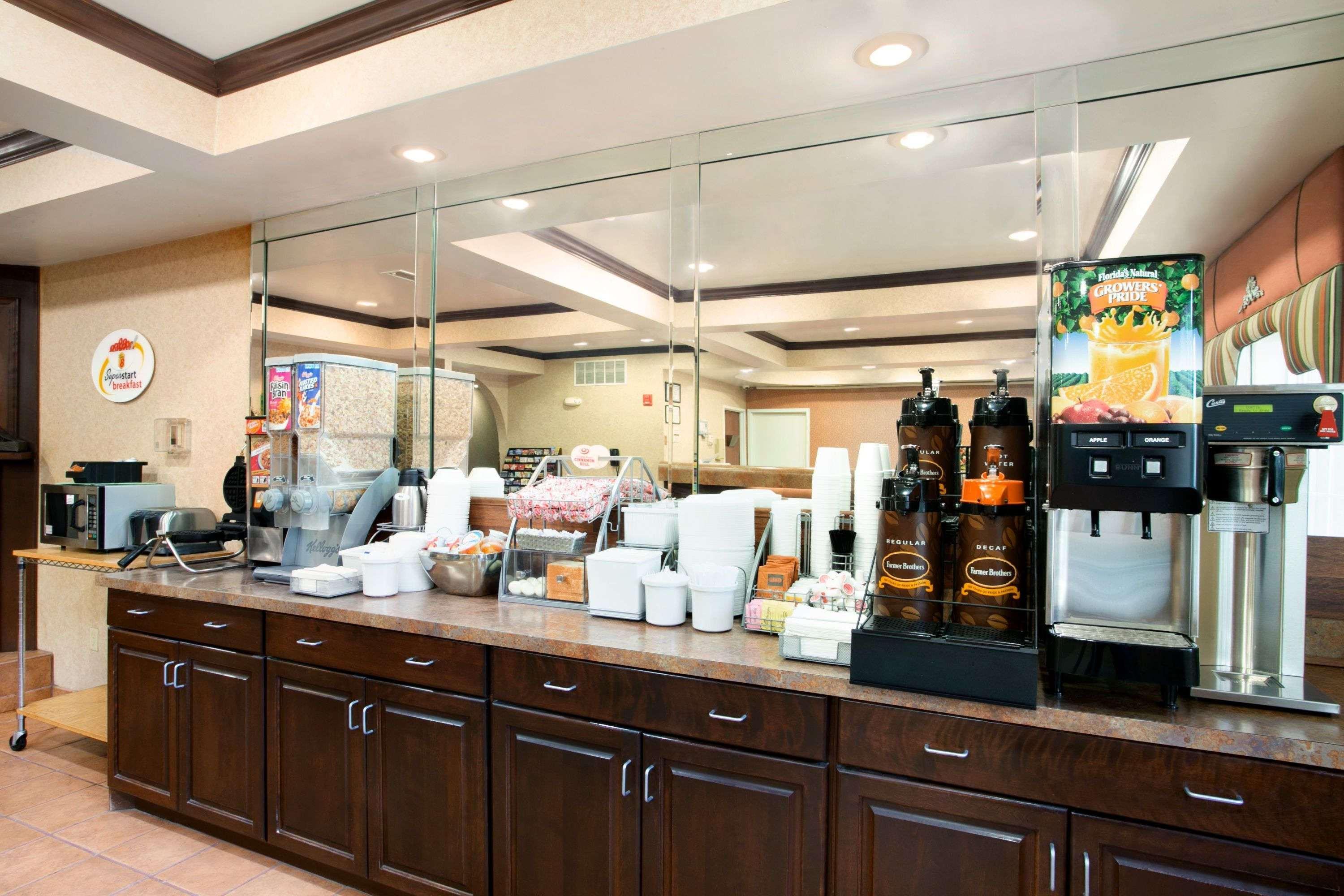 Super 8 By Wyndham Grayville מראה חיצוני תמונה