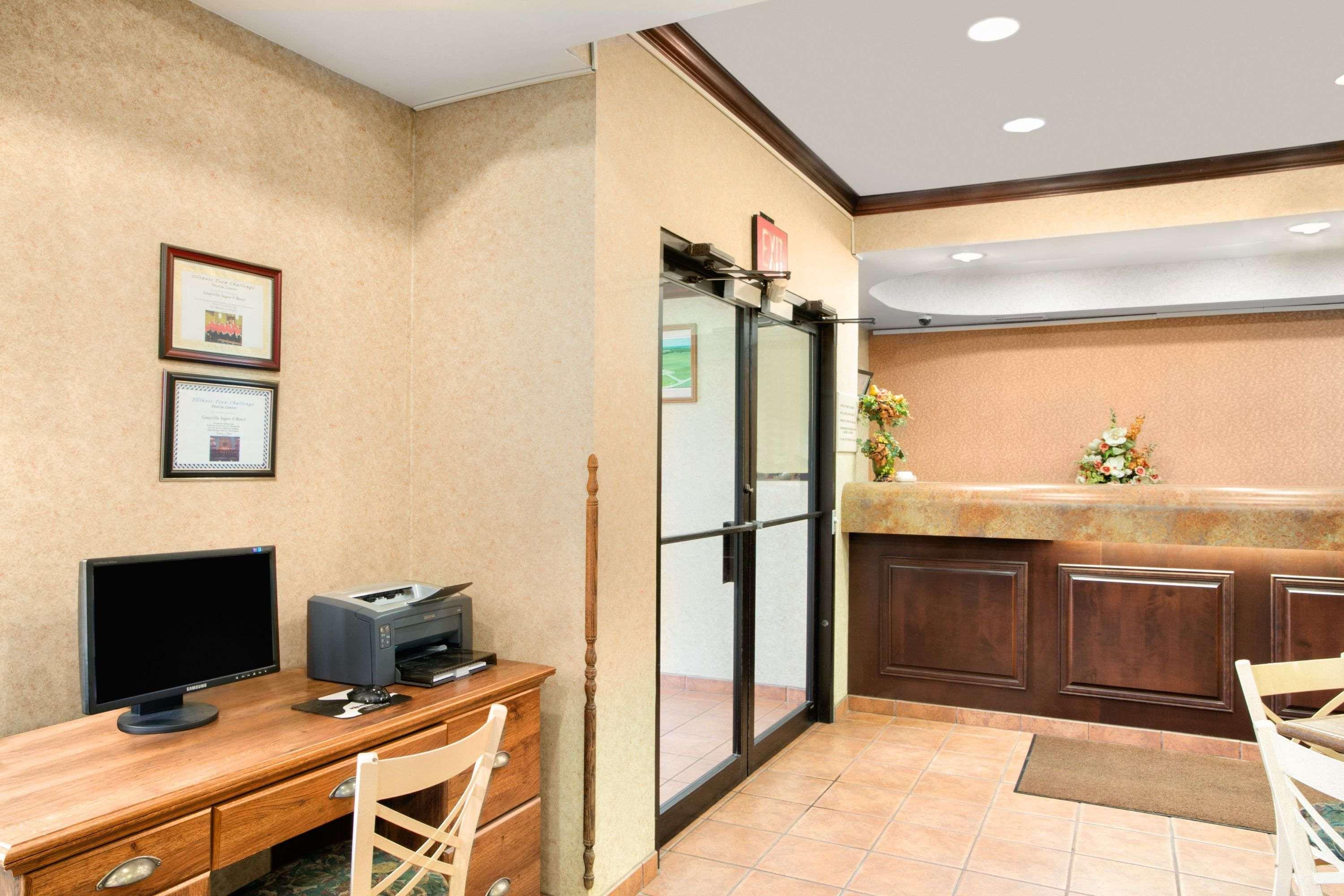 Super 8 By Wyndham Grayville מראה חיצוני תמונה