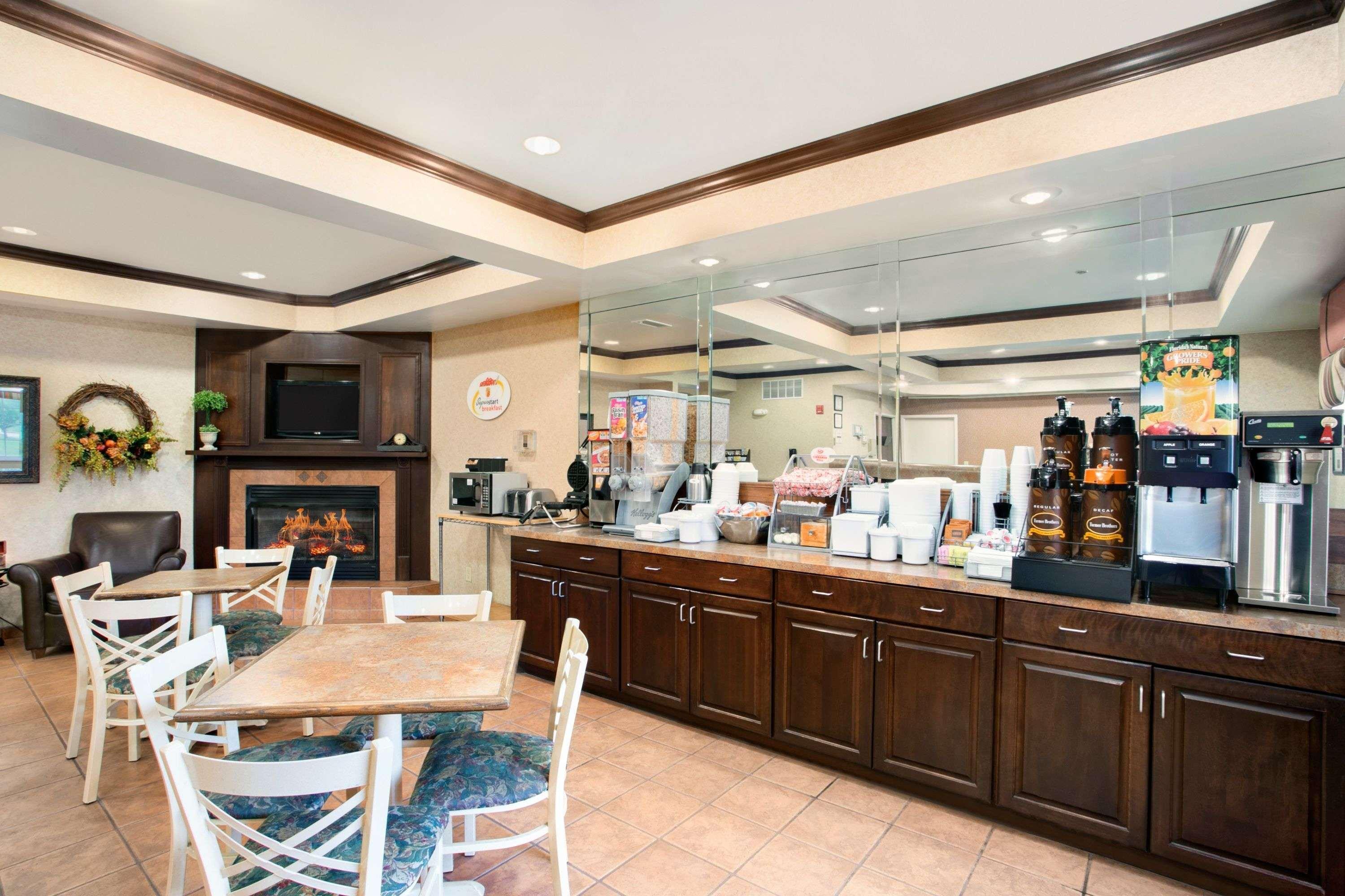 Super 8 By Wyndham Grayville מראה חיצוני תמונה